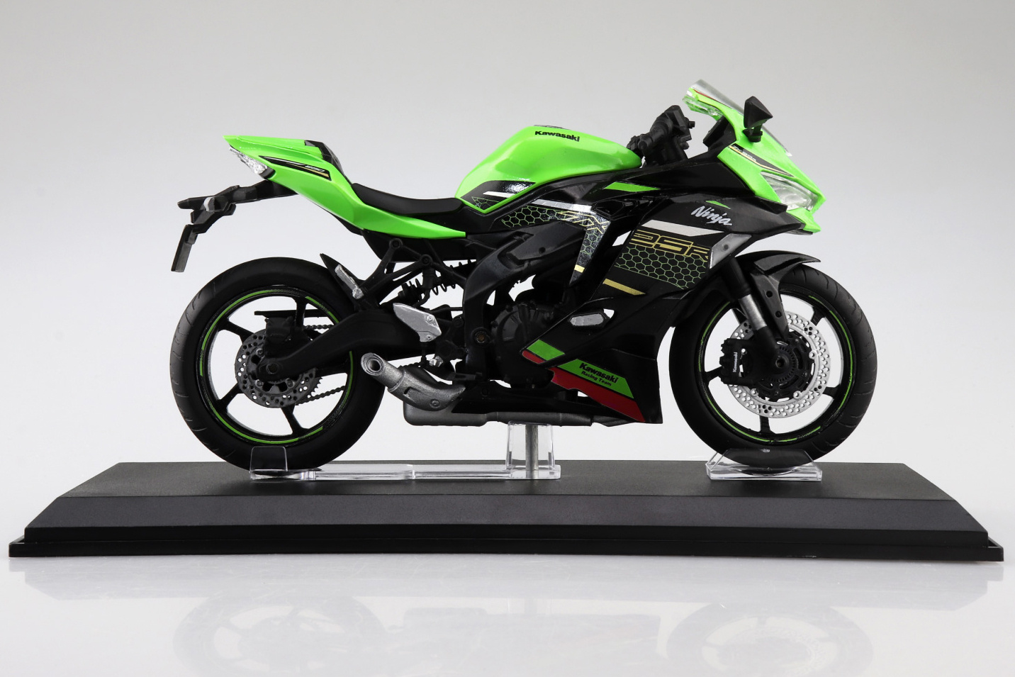 1/12 Kawasaki Ninja ZX-25R ライムグリーン x エボニー