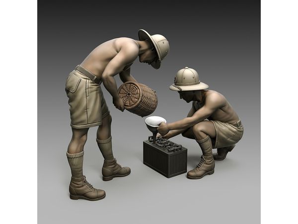 1/35 Italian soldiers battery maintenance